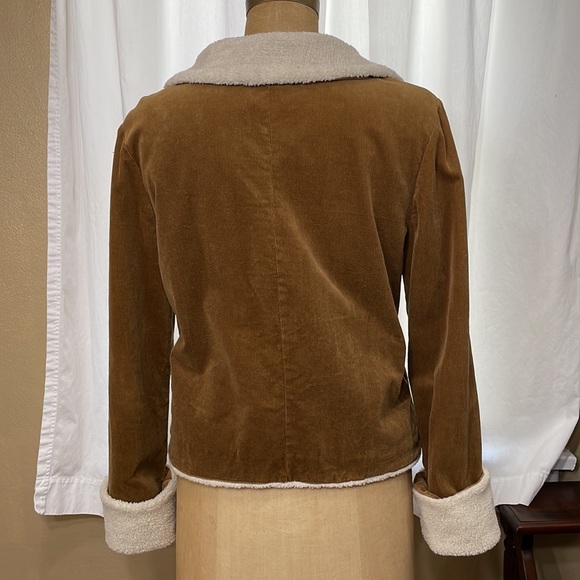 San Joy corduroy cropped camel colored jacket with faux sherpa lining - Picture 3 of 10